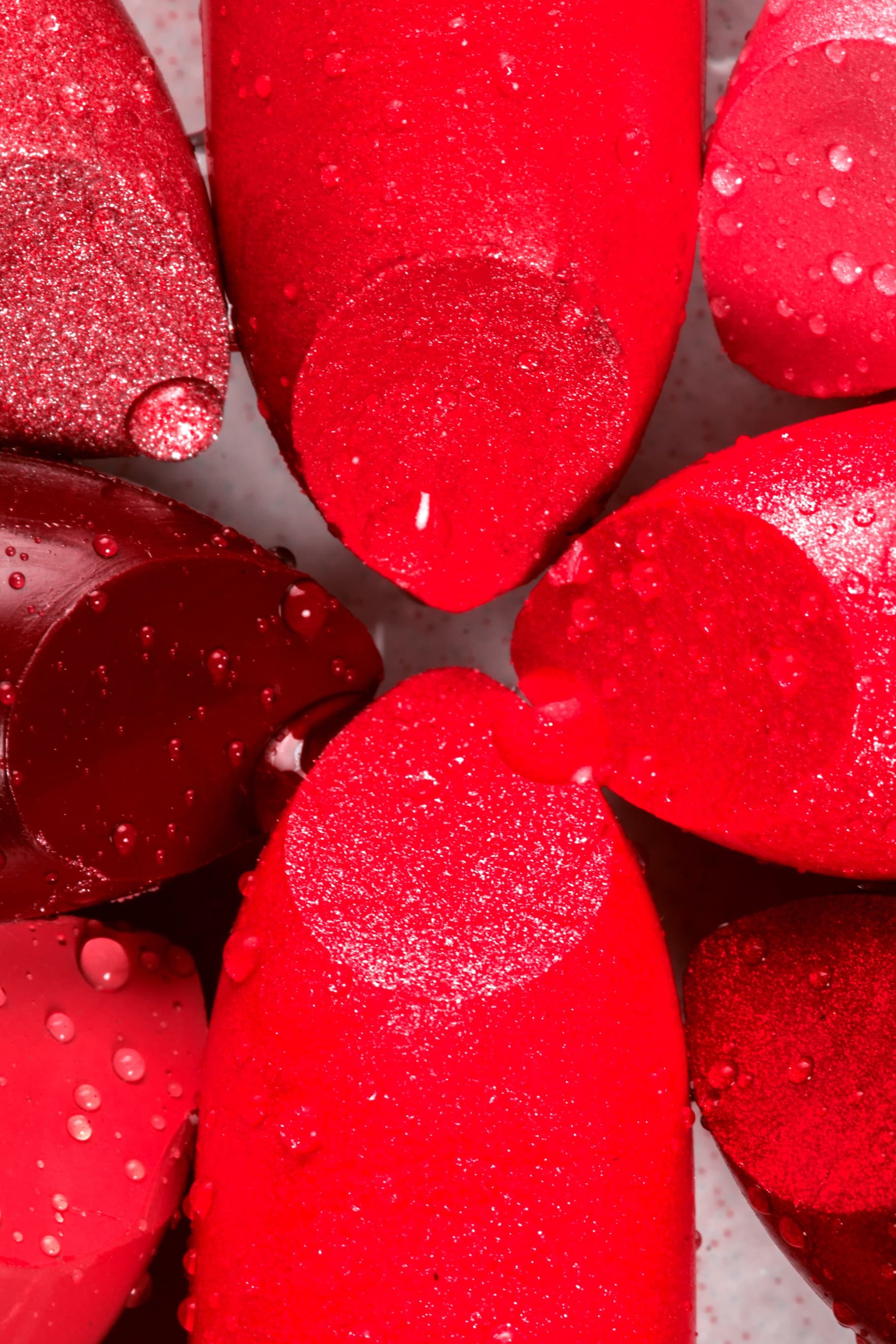 afbeelding van rode lippenstiften